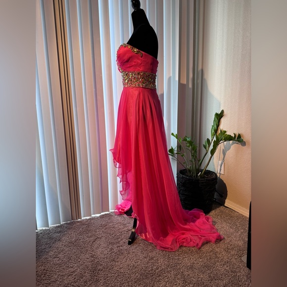 Slightly Used and Dried Clean. Karishma Creations. Size 4 - Picture 4 of 5